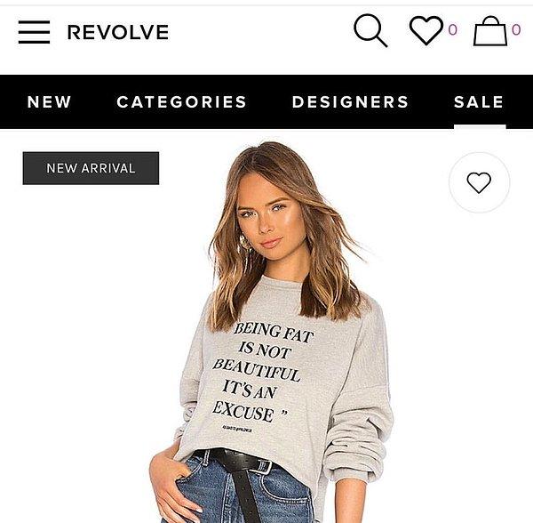 8. Revolve markasının skandal sloganlı tişörtleri.