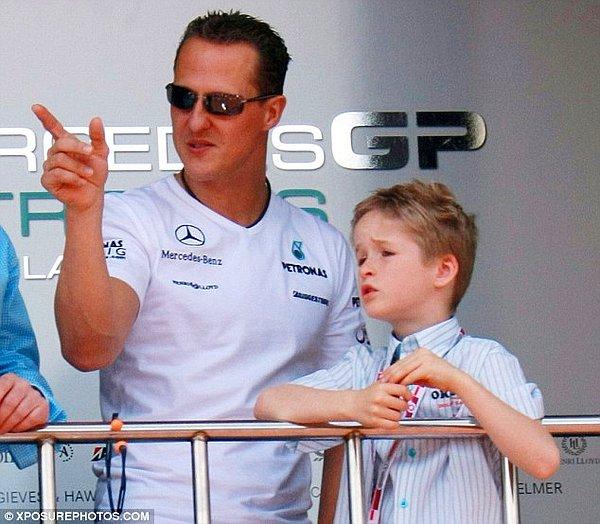 Schumacher'in evinde kendisine gereken bakımın sağlanması için 15 uzman bulunuyor.