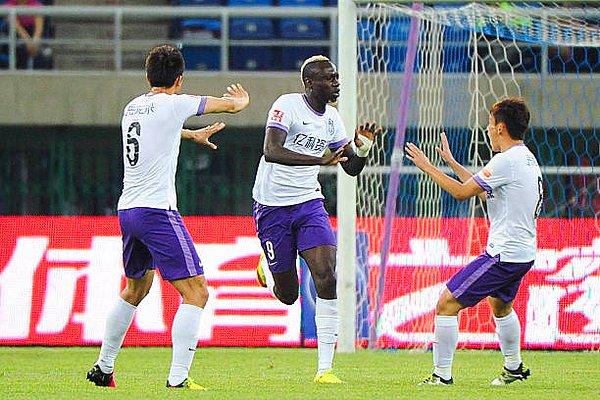 Ujpest'te bir buçuk sezon geçiren Senegalli golcü, 2016'nın Şubat ayında Çin ekibi Tianjin Teda'ya transfer oldu.