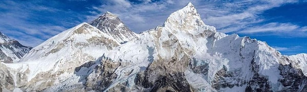 12. Это чудо природы расположено на границе Китая и Непала: