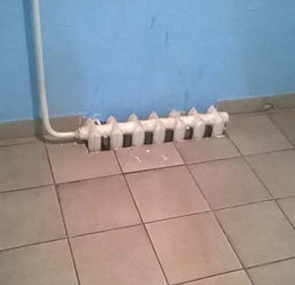 1. Можно, конечно, сказать, что это пол с подогревом, но кто-то явно облажался