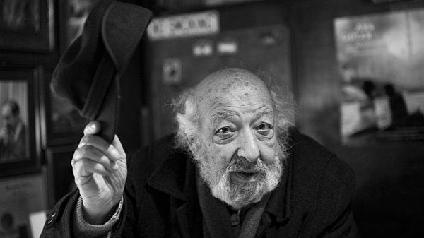64. 17 Ekim | 'İstanbul fotoğrafçısı' olarak anılan ve ömrünü fotoğrafa adayan usta sanatçı Ara Güler hayatını kaybetti.