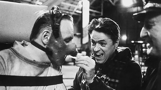 18 забавных кадров со съемочных площадок любимых фильмов