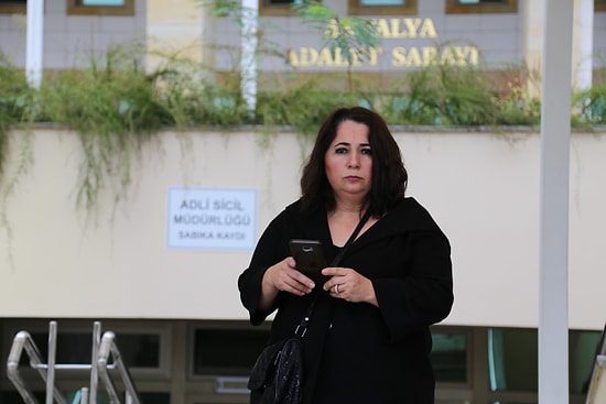 Kira Ödemeyince Kızını İcraya Verdi: 'Babamın Gözünü Para Bürümüş'