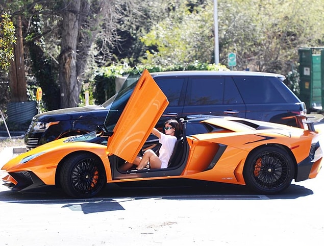 Kylie'nin asla vazgeçemediği diğer bir tutkusu da adeta her modeli ve her çeşidiyle ses getirdiği araba kolleksiyonu