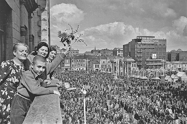 6. Что в СССР отмечали 19 мая?