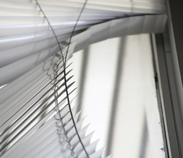 3. У вас наверняка так было с жалюзи. И не раз...