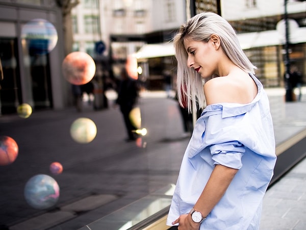 4. Когда снимаете рубашку, вы просто расстегиваете верхние пуговицы вместо всех пуговиц?