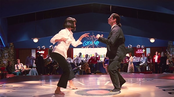 6. Эти ребята явно ловят кайф от того, что они в центре зала. Фильм вспомнили?