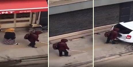 Burası Türkiye: Görme Engelli Genç, Kendine Ait Yolda Yürürken Kafasını Arabaya Çarptı!