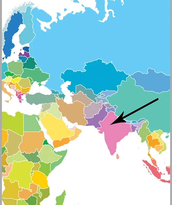 2. Назовите столицу страны, на которую направлена стрелка: