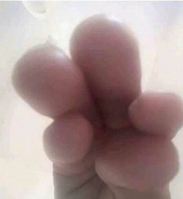 21. И, наконец, когда телефон падает между сидениями во время вождения.