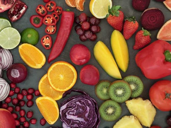 7. Какой фрукт содержит больше витаминов-антиоксидантов? (С и Е)