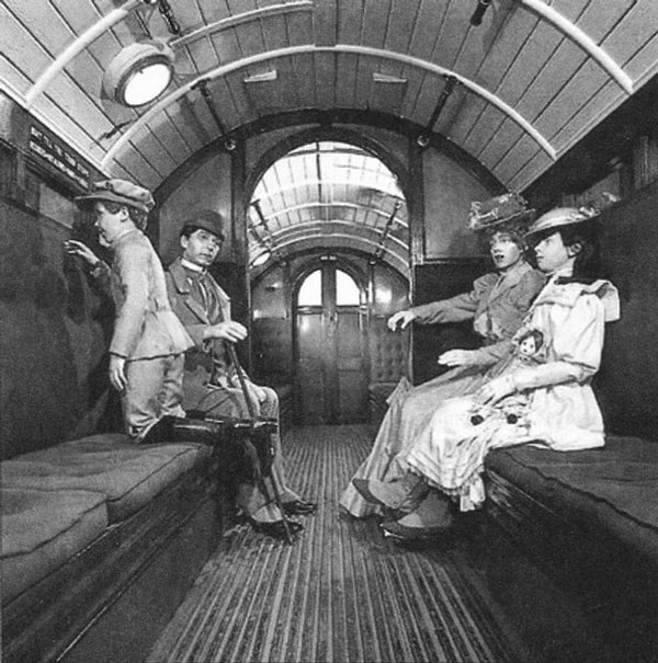 1. В каком городе мира раньше всего появилось метро?