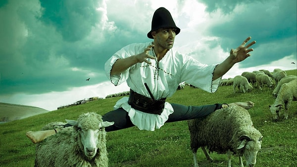 8. Какой инструмент не относится к атрибутам пастушьей жизни?