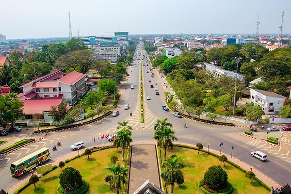 1. В какой стране находится город Вьентьян?