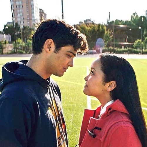 Netflix oldukça popüler hale gelen bir sürü romantik komedi yayınladı. "To All the Boys", "I've Loved Before", "The Kissing Booth" ve "Alex Strangelove" bunlardan bazıları.
