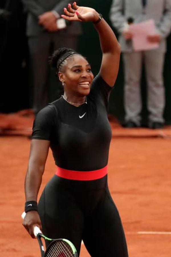 18. "Black Panther"den esinlenilerek tasarlanan kedi kıyafetini Serena Williams Fransa'da düzenlenen tenis turnuvasında giymişti. Bu kostüm yasaklanınca tepki olarak Amerika'da düzenlenen turnuvada bu efsane tütüyü giydi.