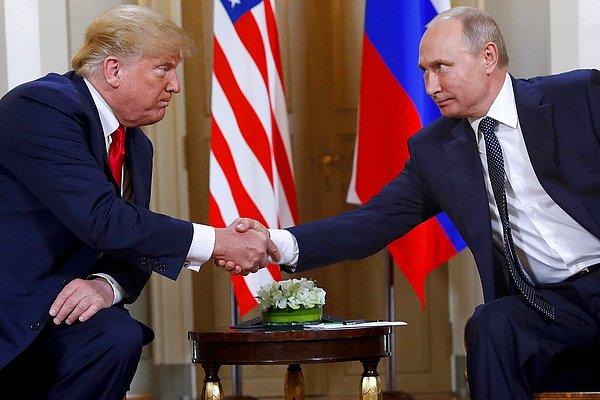 1. ABD Başkanı Donald Trump ve Rusya Devlet Başkanı Vladimir Putin, Finlandiya'da bir toplantıda bir arada.