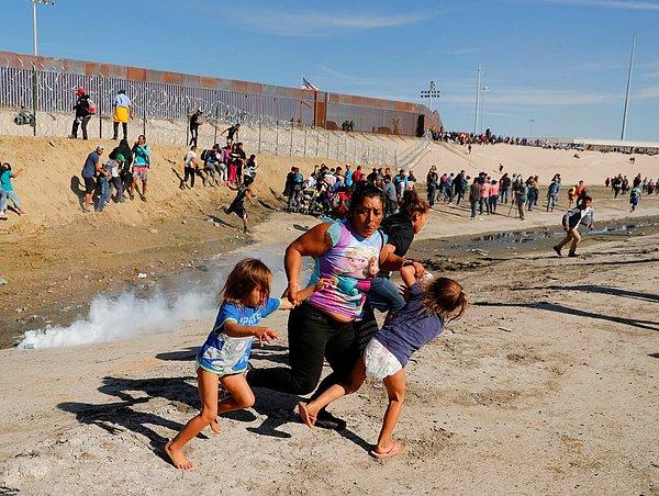 7. ABD ve Meksika sınırında yaşanan gerginlikler sırasında ikiz kızları ile birlikte kaçmaya çalışan 40 yaşındaki bir anne