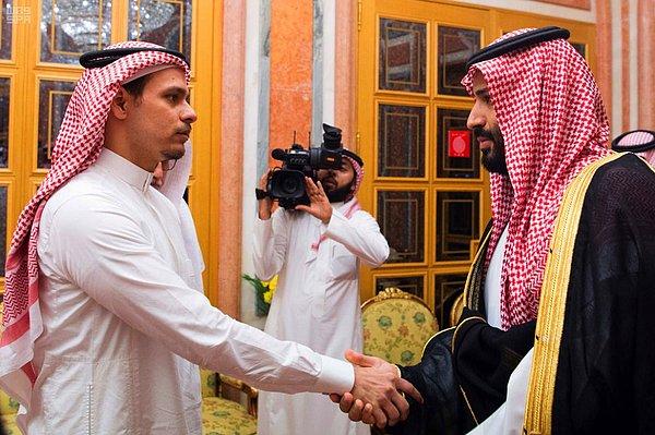 10. Cemal Kaşıkçı'nın ölümünden sonra Prens Mohammed bin Salman, öldürülen gazetecinin oğlu Salah Kaşıkçı ile el sıkışıyor.