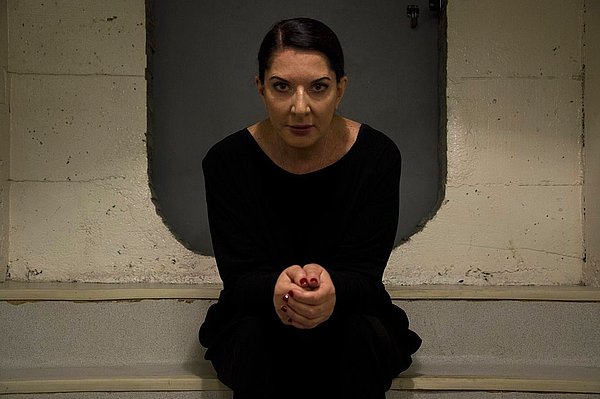 8. Marina Abramović'in saldırıya uğraması