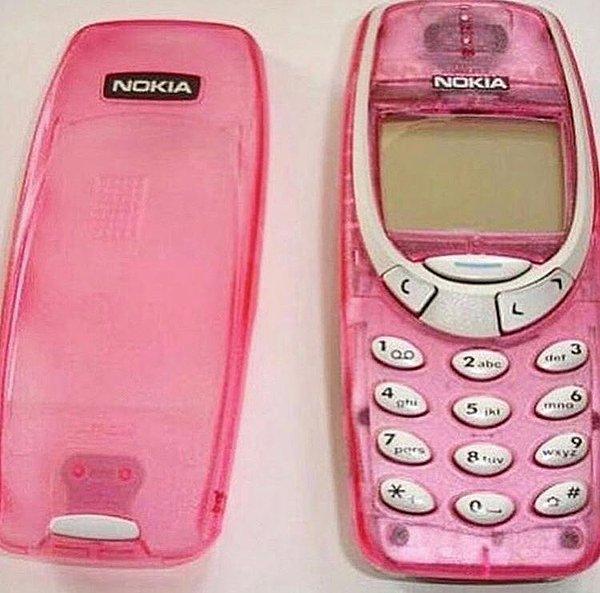 11. Telefonu yenilediğimizi düşündürten rengarenk tak çıkar Nokia kapakları.
