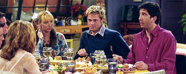 14. Brad Pitt'in eşi Jeniffer Aniston'a konuk olarak gittiği Friends dizisi