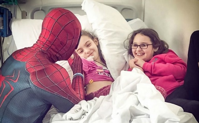 Yapılan cömert bağışlar sayesinde, Ricky'nin şu anda 12 tane Spider Man kostümü ve karavanı var.