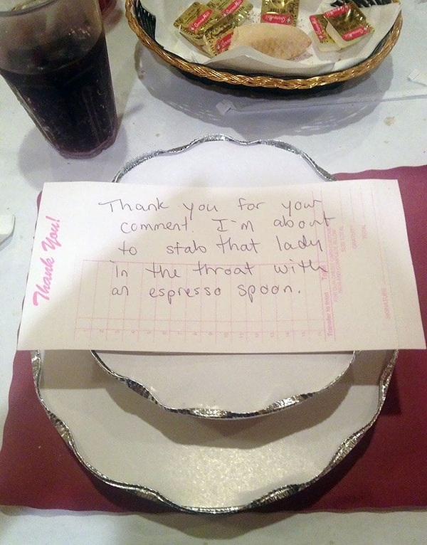 5. "Я увидел, как одна женщина очень грубо обращалась с одной из официанток, поэтому я сказал ей, что она очень круто делает свою работу. Вот что она принесла мне"