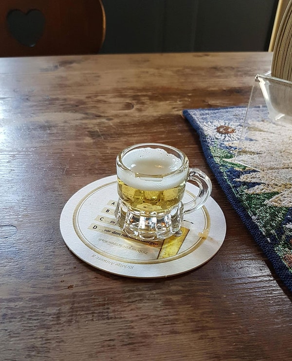 8. "Плотно поев в берлинском ресторане, я попросил совсем немного пива. Вот что мне принесли"