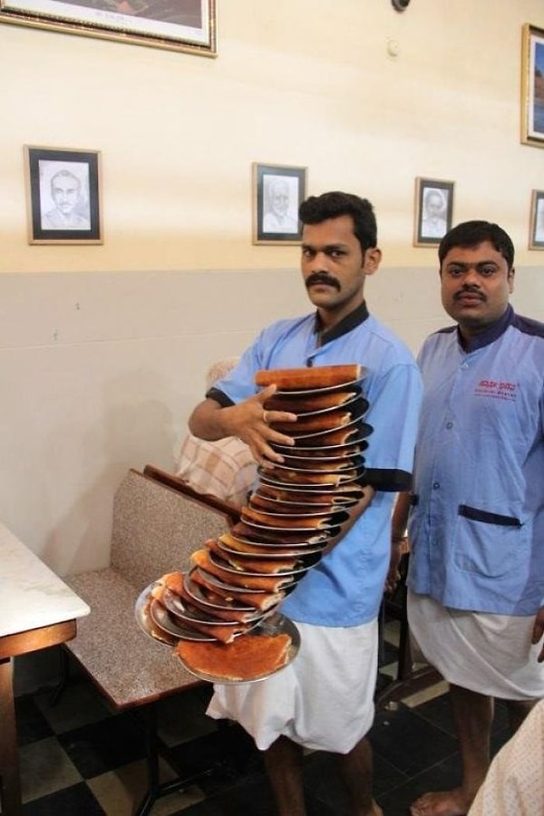 16. "Официант 80 уровня"