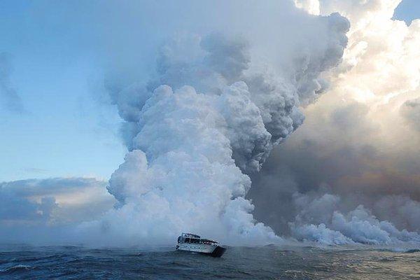 12. Şiddetli patlamalarla gündeme oturan, Hawaii'deki Kilauau Yanardağı.