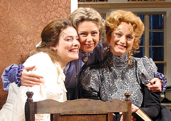 4. Сестры с каким именем не было среди героинь «Трёх сестёр» Чехова?