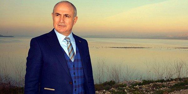 Fotoğrafta gördüğünüz beyefendi Dr. Hasan Akgün. Kendisi İstanbul Büyükçekmece Belediye Başkanı.