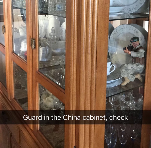 3. Охранник серванта с посудой