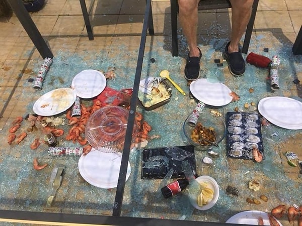 13. Кое-кто переоценил способности стеклянного стола