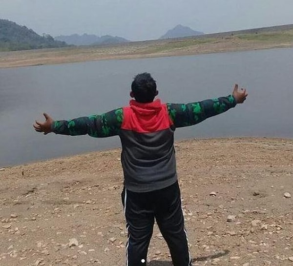 Арья также научился ездить на мотоцикле, но он слишком мал, чтобы стать участником настоящего движения. Его друзья продолжают оказывать ему полную поддержку через Инстаграм!