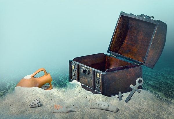 1. Итак, перед вами сундук, который находится на дне океана. Вам необходимо дополнить пейзаж вокруг него. При помощи чего вы это сделаете?