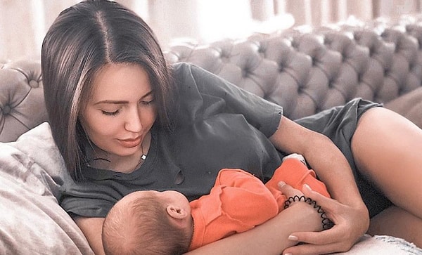 11. В июле модель Анастасия Костенко и футболист Дмитрий Тарасов стали родителями дочки Миланы.