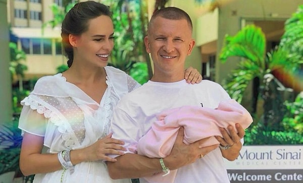 20. В сентябре в одной из клиник Майами появилась на свет дочка певицы и телеведущей Ханны и ее мужа Пашу.