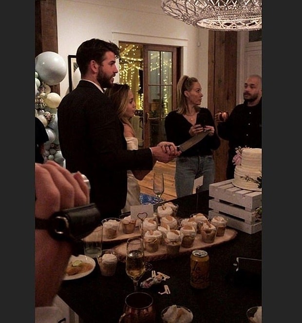 2018 In Son Surpriz Evlilik Haberi Onlardan Geldi Miley Cyrus Ve Avustralyali Oyuncu Liam Hemsworth Evlendi