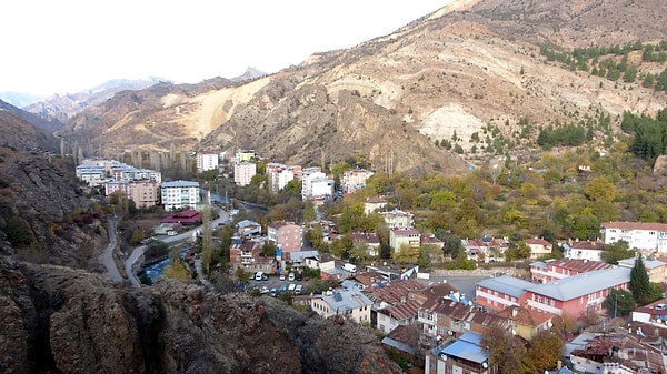 'Yusufeli halkı mağdur ama bize yüzyılın yeni ilçesi sözü verildi'