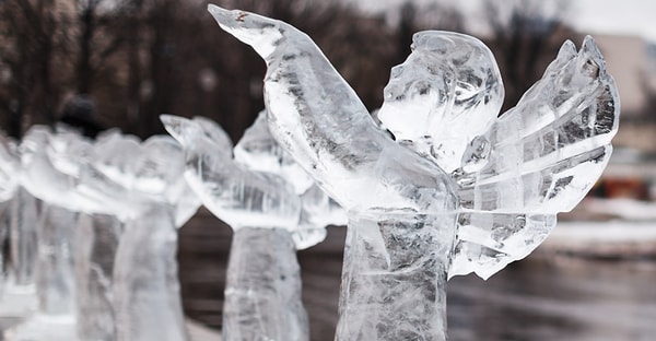 2. Правда или ложь? В оригинальной истории, которая вдохновила "Холодное сердце", Снежная королева превращает одного из детей полностью в лед