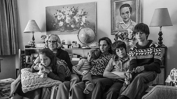 Film, 1970-71 yıllarında, Mexico City’nin orta sınıf mahallelerinden Roma’da bir ailenin hikayesini anlatıyor.