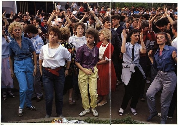 1. Джинсы - предмет мечтаний большинства советских граждан. А помните название одного из популярных брендов?