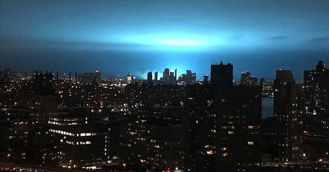 New York Semalarındaki 'Esrarengiz Mavi Işık' Korkuttu: 'Biri Hayalet Avcıları'nı Arasın'