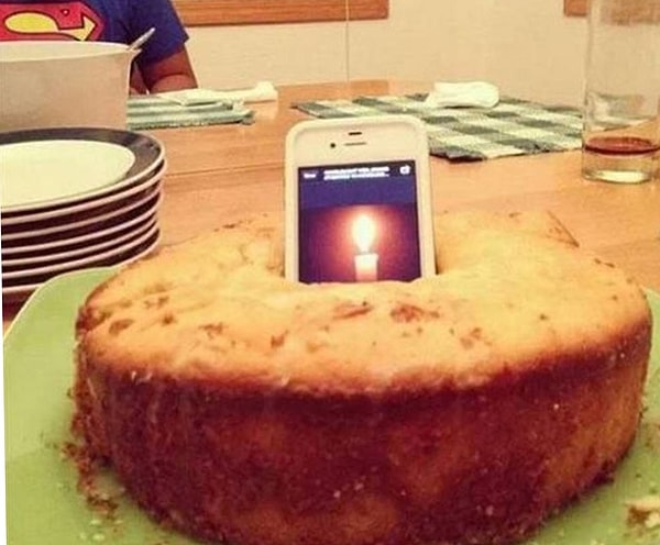 10. Нет свечек для торта? Вас всегда выручит смартфон