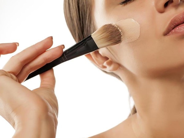 Для вас незаменимым средством является тональный крем!