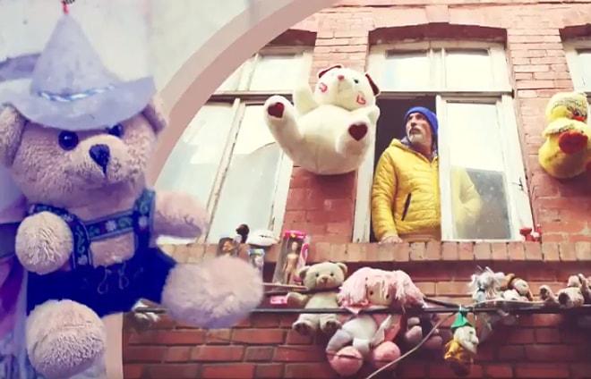 Kadıköy'ün 'Oyuncak Evi': Evinin Dışını Çocukluğunda Sahip Olamadığı Oyuncaklarla Süsleyen Adam